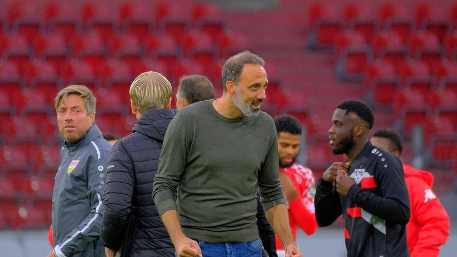 西甲版图迎新变局!48岁德甲旧帅马塔拉佐入主皇家社会,多线突围寄望新帅魔力